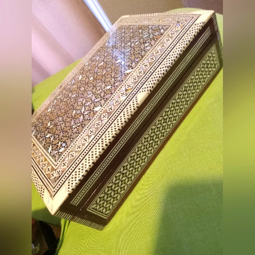 Mother of pearl jewelry box